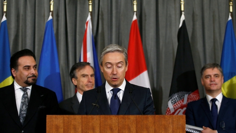 Verdens øjne hviler på Iran, sagde Canadas udenrigsminister Francois-Philippe Champagne på et pressemøde torsdag. Sammen med fire andre lande kræver Canada nu, at Iran kompenserer pårørende efter nedskydning af fly uden for Teheran.