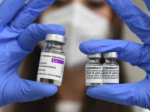 EU-lande vil donere mindst 100 millioner coronavaccinedoser til tredjelande i år, siger de på topmøde i Bruxelles tirsdag.