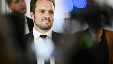 Erhvervsminister Simon Kollerup (S) er rystet over sagen om Danske Bank, der har indkrævet for meget gæld fra tusindvis af kunder. Han kræver nu en redegørelse fra banken. (arkivfoto).