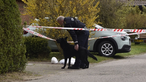 Politiet har søndag eftermiddag og aften undersøgt en adresse i Rindum ved Ringkøbing, hvor to personer tidligere på dagen blev fundet døde.