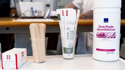 Bestiller man en test for coronavirus på coronaprover.dk, vil man blive podet og senere få svar. (Arkivfoto)