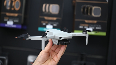 En drone kom fredag for tæt på lufthavnen i Aalborg, hvilket betød, at flytrafikken i et kort tidsrum måtte indstilles. (Arkivfoto)