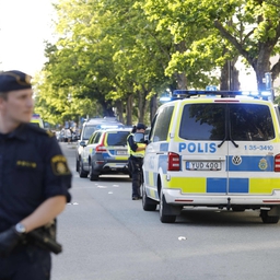 I Sverige sker 8 ud af 10 skuddrab i kriminelle miljøer. Her fra en episode i juni 2019 i Sollentuna nord for Stockholm, hvor en 17-årig blev dræbt og en 23-årig hårdt såret af skud. Ifølge politiet var det et opgør i bandemiljøet.