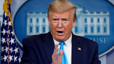 USa's præsident, Donald Trump, holder sit daglige pressemøde om coronasituationen i Det Hvide Hus natten til onsdag dansk tid.