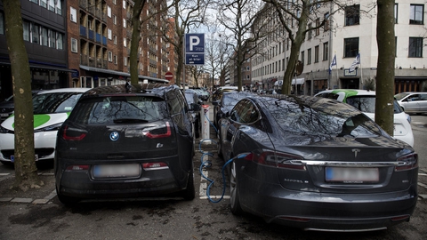 Flere forsikringsselskaber kan fortælle, at elbiler oftere er involveret i uheld end andre biler. Det skriver Politiken. (Arkivfoto)