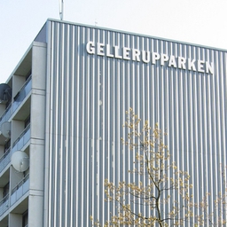 Et af højhusene i Gellerupparken. (Foto: Heelgrasper/Wikimedia Commons)