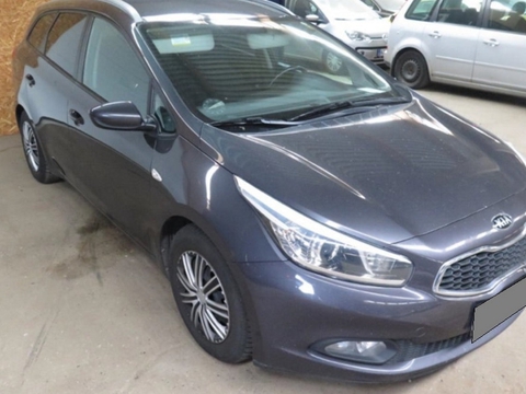 Politiet er interesseret i at høre fra vidner, som har set denne Kia Ceed på en parkeringsplads i Kikhøjparken i Holbæk den 28. april i fjor og dagen op til. Den dag blev en 18-årig mand dræbt af skud i det nærliggende Ladegårdsparken.