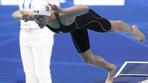 Pernille Blume lå efter fra start, men svømmede sig alligevel til EM-sølv i 50 meter fri.