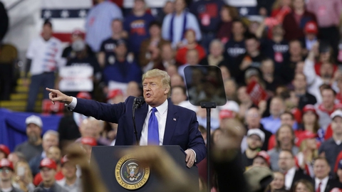 Præsident Trump holdt natten til onsdag dansk tid vælgermøde i Milwaukee i delstaten Wisconsin. Både Republikanerne og Demokraterne har under denne valgkamp opprioriteret deres kampagner i den nordøstlige delstat i forhold til valget i 2016.