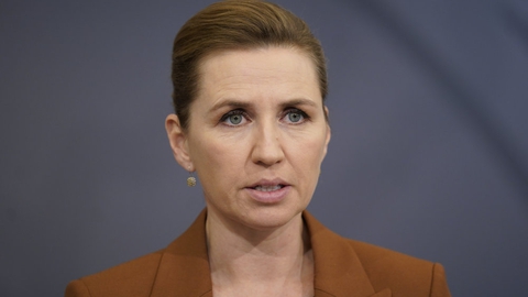 Statsminister Mette Frederiksen har tirsdag præsenteret et ny risikovurdering af corona-situationen i Danmark samt nye restriktioner.