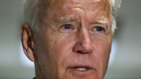 Joe Biden beskylder præsident Donald Trump for magtmisbrug i slagsmålet om, hvornår der skal udpeges en afløser for Ruth Bader Ginsburg. Den netop afdøde højesteretsdommer sagde ifølge sit barnebarn som noget af det sidste, at det er hendes ønske, at vinderen af det kommende valg udpeger hendes afløser.
