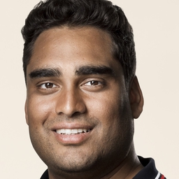 Folketingets pressefoto af Frie Grønnes leder Sikandar Siddique hvis spindoktor netop har sagt op efter at have blottet sig under Folkemødet