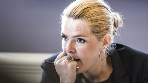 (ARKIV) Udlændinge- og integrationsminister Inger Støjberg (V) i åbent samråd om beslutningen undtagelsesfrit at adskille ægtepar på asylcentre, hvor den ene ægtefælle er under 18 år, i Folketingets Udlændinge- og Integrationsudvalg, fredag den 23. juni 2017. (Foto: Ida Marie Odgaard/Ritzau Scanpix)