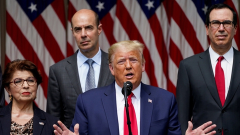 Præsident Donald Trump talte på fredagens pressemøde om den seneste jobrapport, der viser færre arbejdsløse end antaget.