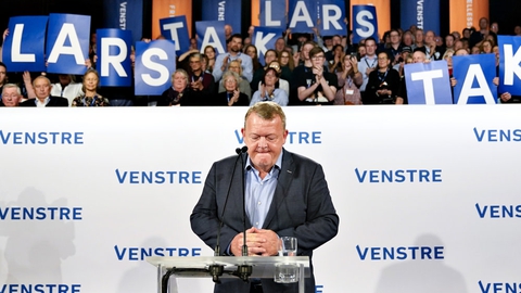 - Tak for alt til de fleste. Tak til alle for det meste, sagde Lars Løkke Rasmussen (V), da han officielt takkede af som formand i Venstre efter at være blevet presset ud. I ny bog siger han, at han snart vil tage en beslutning om sin politiske fremtid. (Arkivfoto)