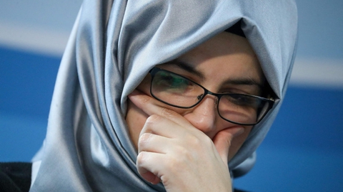 Det har afgørende betydning, at kronprinsen i Saudi-Arabien, som gav ordre til det brutale drab på journalisten Jamal Khashoggi, bliver straffet, siger den dræbte journalists forlovede, Hatice Cengiz, i en udtalelse på Twitter.