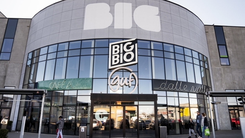 Lukning af restauranter og caféer er med til at sende dansk økonomi i bakgear i årets første tre måneder. Her ses restaurant Dalle Valle i Big Shopping Center i Herlev. (Arkivfoto)