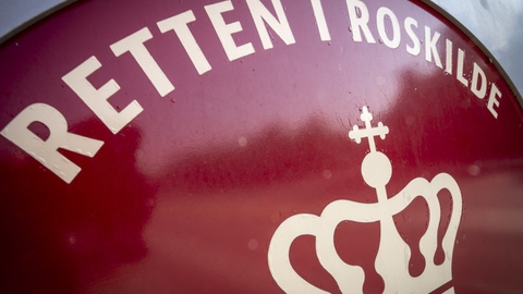 Retten i Roskilde har idømt tre mænd 14 års fængsel og en fjerde 16 års fængsel i en sag om drabsforsøg. Retten har afgjort, at de fire mænd er bandemedlemmer. (Arkivfoto)