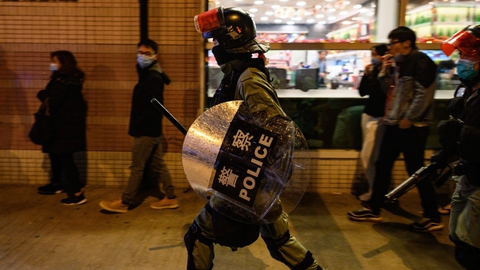 Politiet i Hongkong har anholdt 60 personer, der var samlet for at markere tre måneders dagen for aktivisten Alex Chows død. (Arkivfoto)