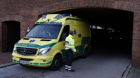 Politiet er tilstede hos Borgerservice i Holbæk efter anmeldelse om mistænkelig kasse.