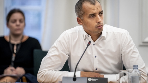 - Det er præcis de samme udfordringer, som vi står med. Jeg håber, at dette er første skridt i retning af styrket samarbejde. Vi vil fra dansk side, og det gjorde jeg også meget klart, meget gerne intensivere samarbejdet og udveksle erfaringer, siger udlændinge- og integrationsminister Mattias Tesfaye (S) efter videomøde med fem EU-lande.