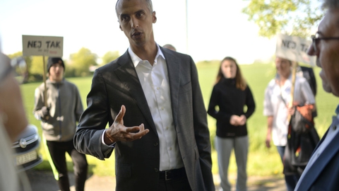 Udlændinge- og integrationsminister Mattias Tesfaye (S) besøger torsdag det planlagte udrejsecenter Holmegaard og mødes efterfølgende med beboere på Langeland.