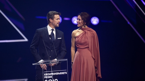 Kronprins Frederik og Kronprinsesse Marys Fond bevilliger støtte til tre projekter, der arbejder med konsekvenserne af udbruddet af coronavirus. Her ses kronprinsparet under uddelingen af kronprinsparrets kulturpris sidste år. (Arkivfoto).