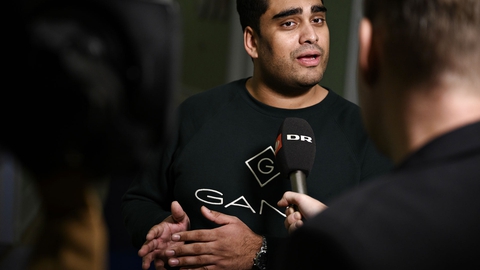  Folketingsmedlem for Alternativet Sikandar Siddique bliver interviewet på dagen, hvor Uffe Elbæk har meldt sin afgang som politisk leder for Alternativet, på Alternativets gang på Christiansborg mandag den 16. december 2019.. (Foto: Philip Davali/Ritzau Scanpix)