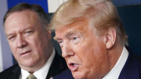 Natten til torsdag dansk tid holdt udenrigsminister Mike Pompeo pressemøde i Det Hvide Hus sammen med præsident Donald Trump om coronasituationen. (Foto: Mandel Ngan/AFP/Ritzau Scanpix)