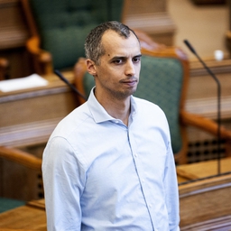 Hvis folk begår alvorlig kriminalitet, efter at de er rejst fra Danmark via repatrieringsordning, bør de ikke få hjemrejsepenge, mener udlændinge- og integrationsminister Mattias Tesfaye (S).