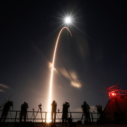 En amerikansk-europæisk rumsonde blev tidligt mandag sendt ud i rummet på en løfteraket fra Cape Canaveral i Florida. Den 1,8 ton tunge sonde eller satellit, "Solar Orbiter", som skal udforske Solen, blev opsendt i et samarbejde mellem Det Europæiske Rumfartsagentur, ESA, og den amerikanske rumfartsadministration Nasa.