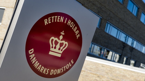 Den 27-årige Mikkel Falck Nielsen blev ved Retten i Holbæk straffet med 12 års fængsel for at medvirke til drabet på den 18-årige Zobair Saidi. To Bandidos-rockere er tiltalte for manddrab, og deres sag begynder til januar.