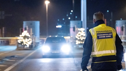 Lad være at tage chancen og forsøge at rejse ind i Sverige uden papirerne i orden. Det er svensk politis opfordring. (Arkivfoto)