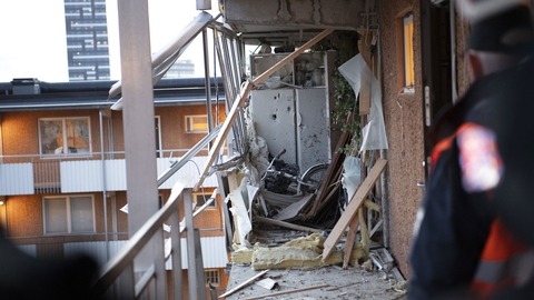 Mandag denne uge var det to etagebygninger i Husby, en forstad til Stockholm, der blev ramt af voldsomme eksplosioner. (Foto: Fredrik Sandberg/TT/Ritzau Scanpix)