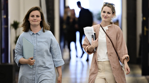 Mai Villadsen (tv.) afløser Pernille Skipper (th.) som politisk ordfører for Enhedslisten. (Arkivfoto)