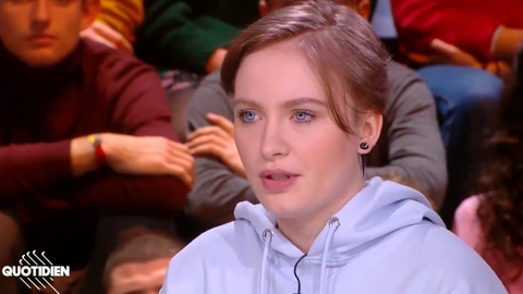 Den 16-årige pige Mila har skabt stor debat i Frankrig og andre lande med sine udtalelser om islam. (Foto fra TV-programmet Quotidien)