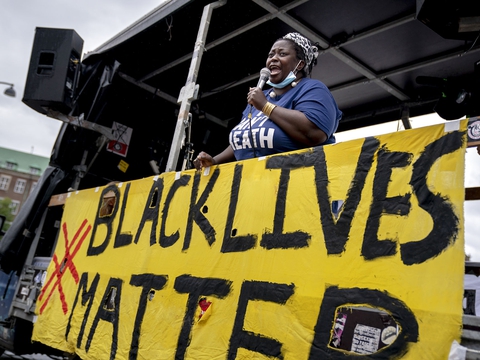 Black Lives Matter Denmark demonstrerer mod Udlændingecenter Ellebæk, på Christiansborg Slotsplads i København onsdag den 2. september 2020. (Foto: Ida Marie Odgaard/Ritzau Scanpix)
