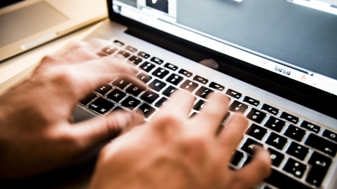 Et hul i systemet har aldet ortopædkirurger sætte sig selv foran i køen til vaccinen mod coronavirus. (Arkivfoto)