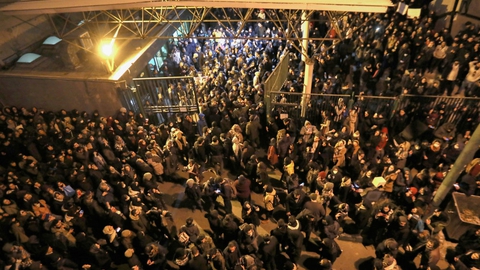 Billedet her viser demonstranter på gaden i Teheran den 11. januar, efter at Irans militær indrømmede at have skudt et passagerfly ned ved en fejl.