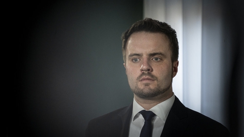 Erhvervsminister Simon Kollerup (S) kalder det positivt, af knap 5000 virksomheder allerede har søgt om lønkompensation for ansatte, der er hjemsendt under coronakrisen. da det kan betyde, at de har et job, når hverdagen vender tilbage. (Arkivfoto)