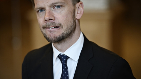 Beskæftigelsesminister Peter Hummelgaard (S) noterer sig søndag, at antallet af nytilmeldte ledige er faldet en smule sammenlignet med tallet for en uge siden.