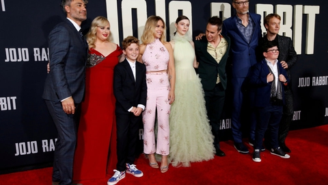 Instruktør Taika Waititi står bag "Jojo Rabitt"  med stjerner som Scarlett Johansson, Alfie Allen og Sam Rockwell.