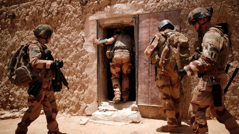 En fransk soldat er mandag blevet dræbt i kamp med jihadister i Mali. Frankrig har mistet 43 soldater i forsøget på at nedkæmpe islamistiske oprørsgrupper i regionen. (Arkivfoto).