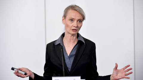 Sverige har i det seneste døgn registreret 65 døde blandt coronasmittede, oplyser den svenske sundhedsstyrelse. Dermed er det samlede antal registrerede coronadødstal i landet på 4468. Læge Karin Tegmark Wisell fra den svenske sundhedsstyrelse understregede tirsdag, at det er vigtigt at få taget stadig flere test.