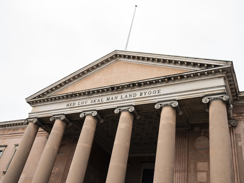 Et nævningeting i Københavns Byret har frifundet en 19-årig mand for drab og drabsforsøg. Derimod er han blevet dømt for knivoverfald og våbenbesiddelse (arkivfoto).