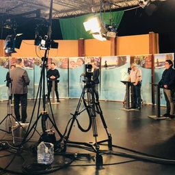 Billede fra den afsluttende partilederrunde på statsmediet KNR forud for aprilvalget på Grønland