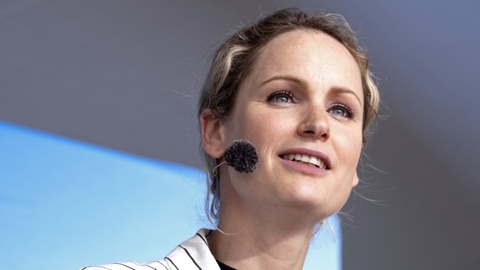 Enhedslistens partileder Pernille Skipper taler på Folkemødets hovedscene i 2019. (Foto: Johan Wessman/News Øresund)