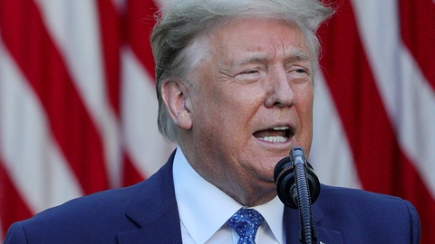 Trump har tidligere meldt ud, at han ville lægge "maksimalt pres" på Iran med heftige sanktioner. Men en fangeudveksling lader til at have forbedret forholdet en smule.