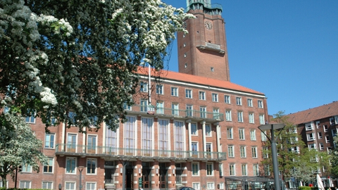Vuggestuelederen, der nu undersøges for bedrageri i millionklassen, arbejdede indtil for nyligt på Børnehuset Planeten på Frederiksberg. Her ses Frederiksberg Rådhus. (Foto: Frederiksberg Kommune)