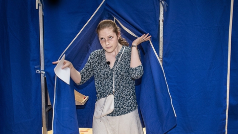Isabella Arendt fra Kristendemokraterne stemmer i Vanløse under folketingsvalget 2019.